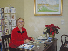 Sister Barbaralie in the Alfons Gallery in 2006. She served as director of the sister’s gallery in the international motherhouse in Milwaukee.