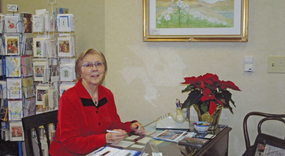 Sister Barbaralie in the Alfons Gallery in 2006. She served as director of the sister’s gallery in the international motherhouse in Milwaukee.